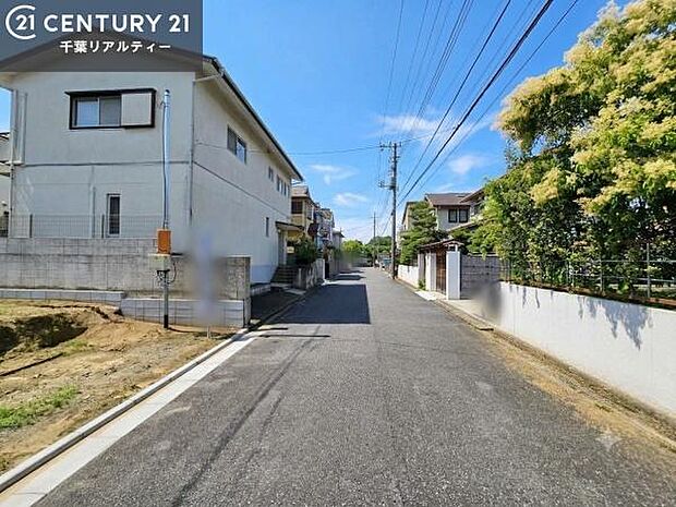 角地ならではの開放的な立地が魅力。周囲に圧迫感が少なく、のびのびとした暮らしを叶えます。