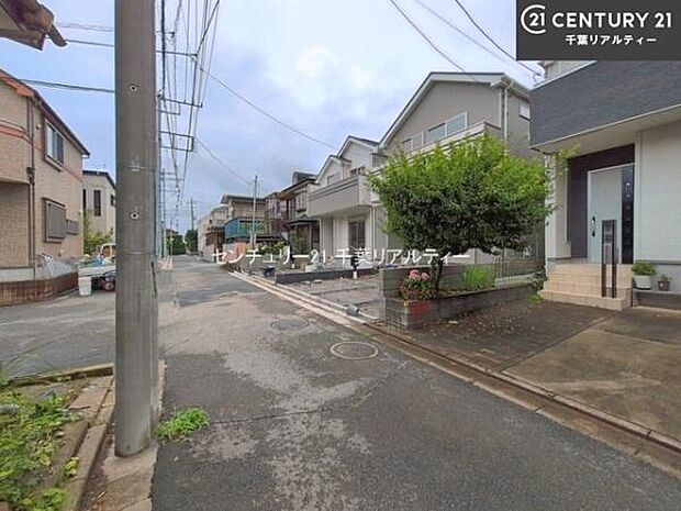 前面道路6.6m!陽当り良好な立地です。車庫入れが苦手な方も安心ですね。