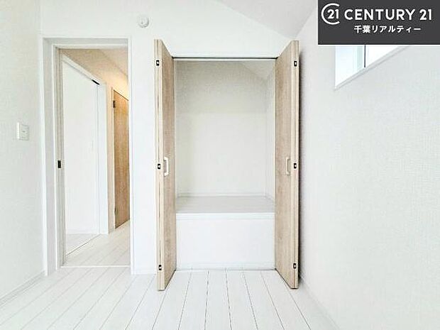 住空間をすっきり使うためには必須ポイントの収納スペースですよね。是非現地でご確認ください!