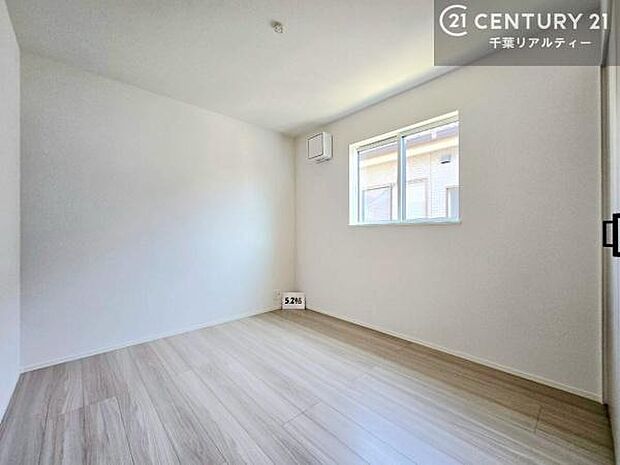 掃き出し窓がないお部屋は、お子様のお部屋としても安心です!