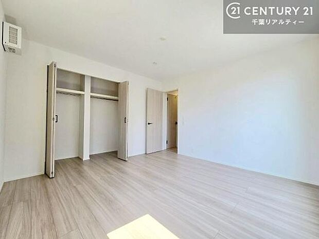 収納が充実しているからこそ、お部屋はいつも広々。掃除や片付けもラクになり、居心地の良い暮らしが続きます。