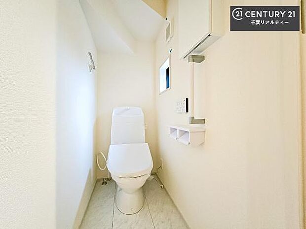 1・2階にトイレがございます!朝の忙しい時間帯も待たずにすみそうですね。白を基調とした清潔感のあるトイレでお手入れがしやすいです!