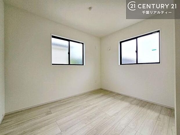 掃き出し窓がないお部屋は、お子様のお部屋としても安心です!