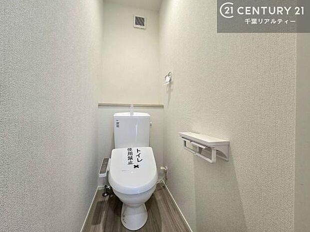 1・2階にトイレがございます!朝の忙しい時間帯も待たずにすみそうですね。白を基調とした清潔感のあるトイレでお手入れがしやすいです!