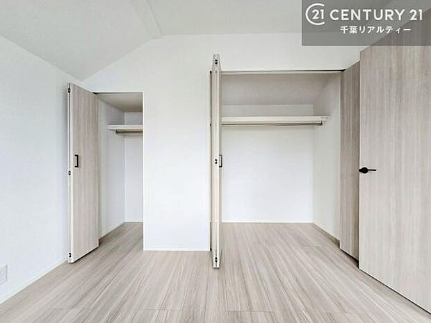 シンプルにデザインされているため、家具を選びません!お気に入りの家具を置いてくつろげる空間を作ることができます。