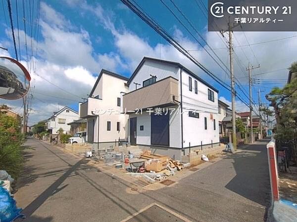 角地ならではの開放的な立地が魅力。周囲に圧迫感が少なく、のびのびとした暮らしを叶えます。