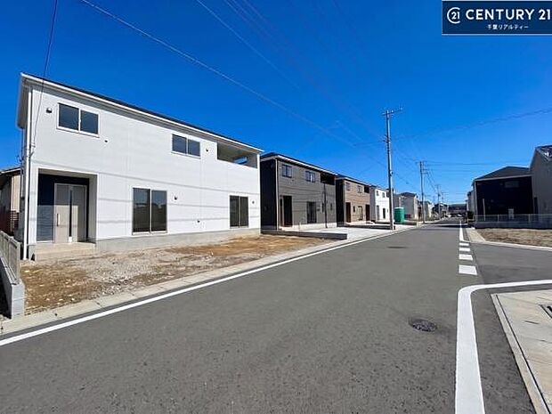 周辺環境や、お客様のご希望に合った物件も一緒にご案内を致します。住宅ローンアドバイザーによるご相談も承ります。当社はお問い合わせに即対応します!お待たせしません!