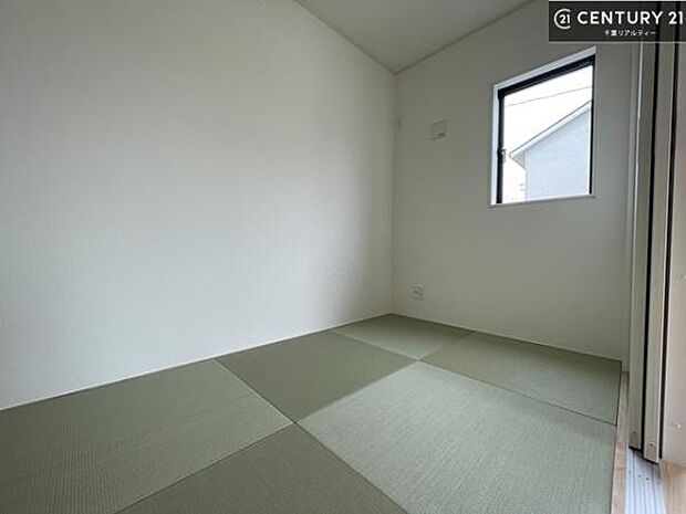 日本人の心感じる「和」の空間。井草の香り漂う空間は癒しのひと時を演出してくれます!リラックス効果があるので快適に過ごせそうです。