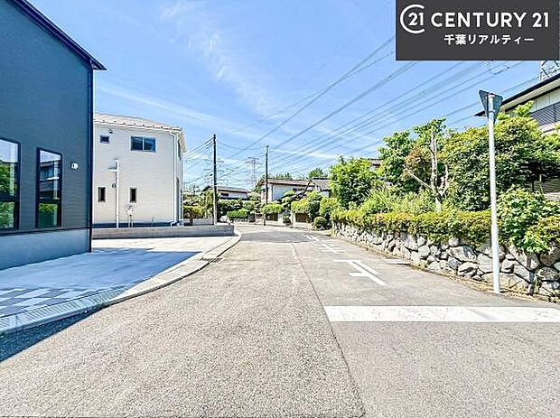 周辺環境や、お客様のご希望に合った物件も一緒にご案内を致します。住宅ローンアドバイザーによるご相談も承ります。当社はお問い合わせに即対応します!お待たせしません!