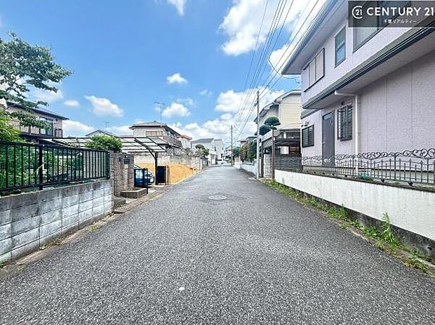 周辺環境や、お客様のご希望に合った物件も一緒にご案内を致します。住宅ローンアドバイザーによるご相談も承ります。当社はお問い合わせに即対応します!お待たせしません!