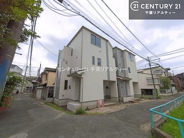 明るく開放的な角地でちょっと贅沢なお住まいをしませんか。陽当り通風良好で気持ちよくお住まいいただけます。