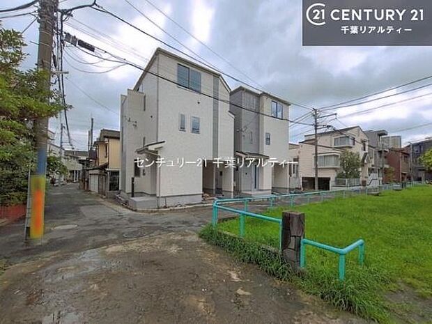 明るく開放的な角地でちょっと贅沢なお住まいをしませんか。陽当り通風良好で気持ちよくお住まいいただけます。
