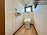 トイレ：1・2階にトイレがございます！朝の忙しい時間帯も待たずにすみそうですね。白を基調とした清潔感のあるトイレでお手入れがしやすいです！