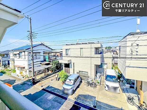 晴れた日には青い空を見渡せる開放的な時間を楽しめます。気持ちの良い風が通り抜ける街並みです!