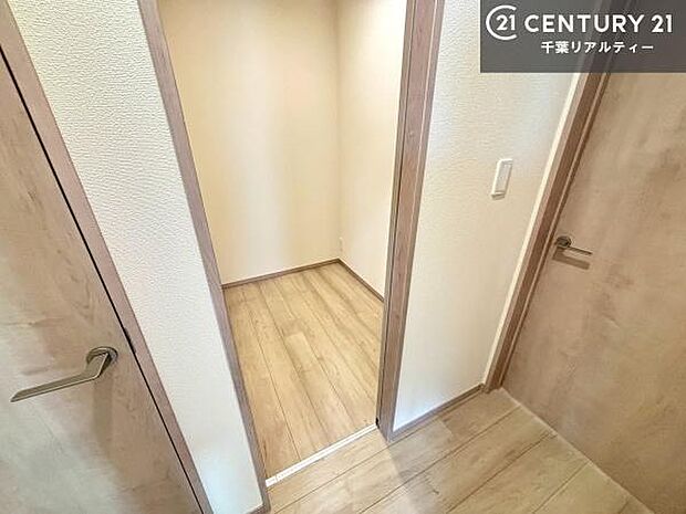 収納が充実しているからこそ、お部屋はいつも広々。掃除や片付けもラクになり、居心地の良い暮らしが続きます。