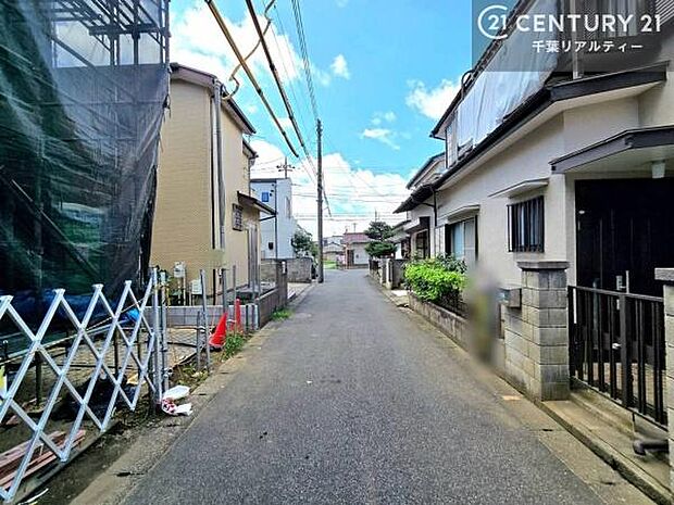 前面道路は4m!車庫入れが苦手な方も安心ですね。