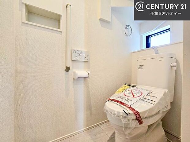 温水洗浄便座につき、冬場は便座が暖かくできるので冷たい便座に座らずに済む嬉しい仕様です!