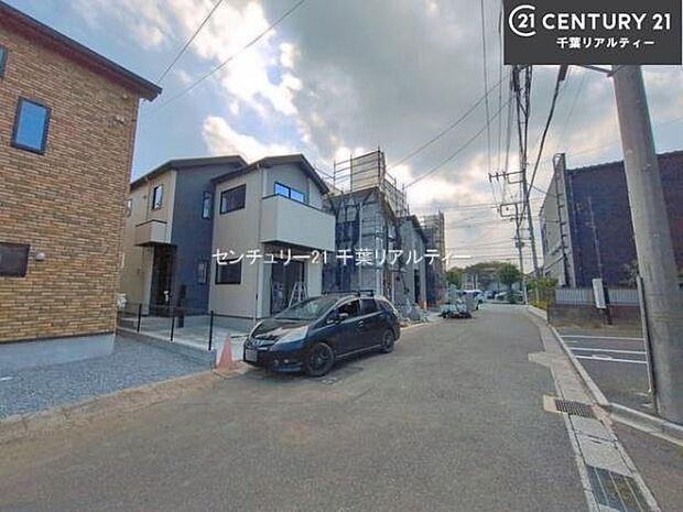 前面道路6.2m!陽当り良好な立地です。車庫入れが苦手な方も安心ですね。