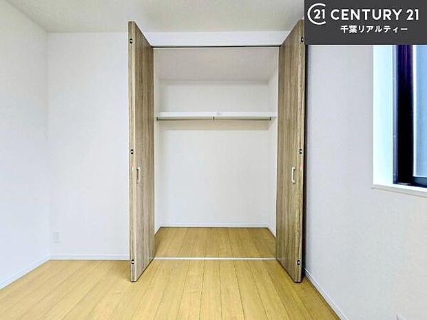 住空間をすっきり使うためには必須ポイントの収納スペースですよね。是非現地でご確認ください!
