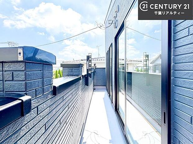 陽当たり良好なバルコニーです！晴れた日には青い空を見渡せる開放的な時間を楽しめます。