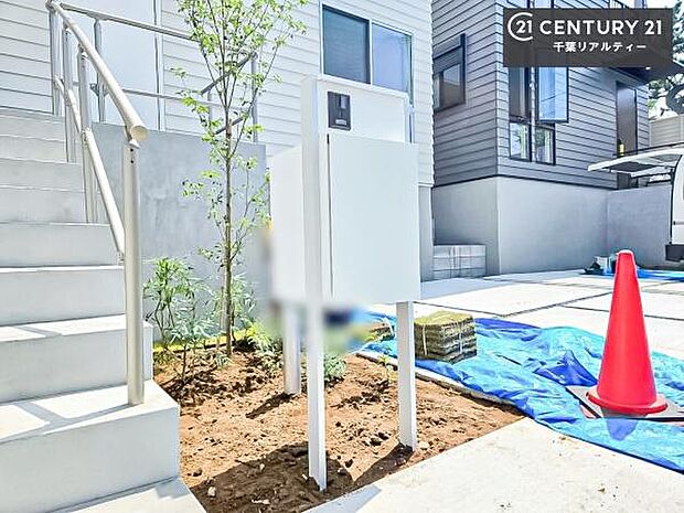 郵便ポスト付きで不在時でも荷物が受け取れてとっても便利!家にいなきゃいけないストレス回避!再配達の手間が省けます!