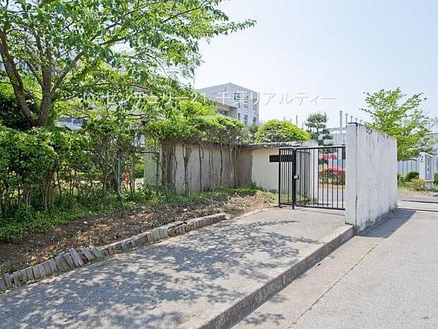 成田市立吾妻中学校まで300m