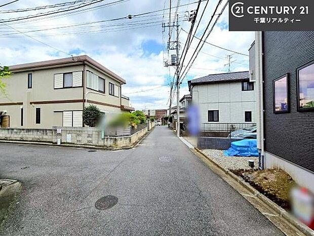 周辺環境や、お客様のご希望に合った物件も一緒にご案内を致します。住宅ローンアドバイザーによるご相談も承ります。当社はお問い合わせに即対応します!お待たせしません!