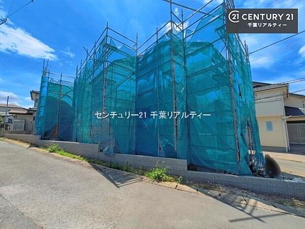 現地案内の予約、大歓迎! 物件情報だけでなく、周辺環境等も一緒にご案内いたします。 写真で見る外観・室内の雰囲気は違います。ぜひ現地で実際にご覧ください。 もちろん当日のご見学も大歓迎です。