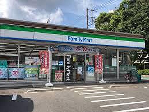 ファミリーマート稲毛穴川一丁目店まで180m