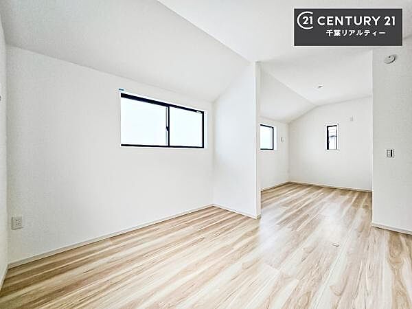 間仕切り対応可能なお部屋です。ゆとりのある広さで、プライベートルームや子供部屋、多目的に使いやすいお部屋です。