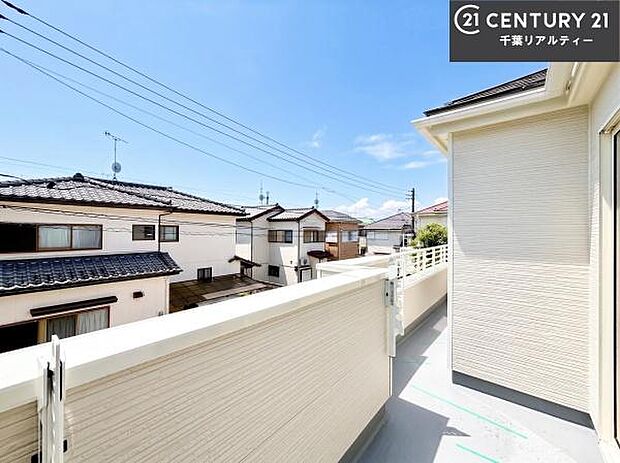 陽当たり良好なバルコニーです!晴れた日には青い空を見渡せる開放的な時間を楽しめます。