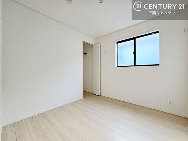 掃き出し窓がないお部屋は、お子様のお部屋としても安心です!