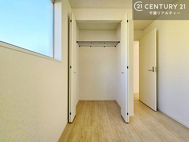 収納が充実しているからこそ、お部屋はいつも広々。掃除や片付けもラクになり、居心地の良い暮らしが続きます。