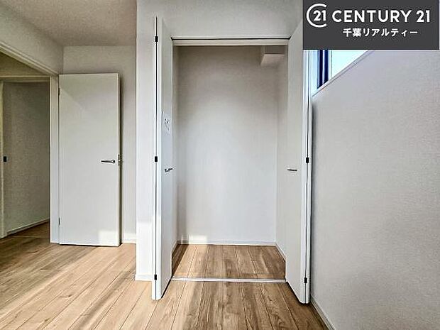 収納が充実しているからこそ、お部屋はいつも広々。掃除や片付けもラクになり、居心地の良い暮らしが続きます。