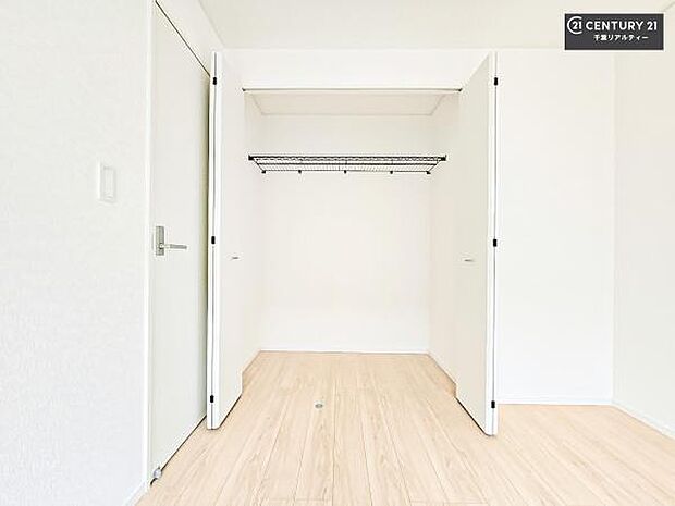 収納が充実しているからこそ、お部屋はいつも広々。掃除や片付けもラクになり、居心地の良い暮らしが続きます。
