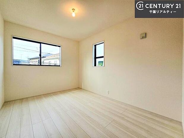 掃き出し窓がないお部屋は、お子様のお部屋としても安心です!収納スペースも充実しているので散らかったお部屋をサッと片付けられます!家具はCGパースです。