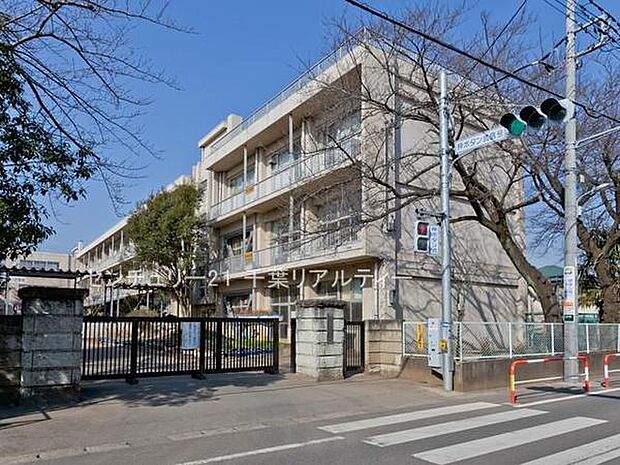 千葉市立山王小学校まで879m