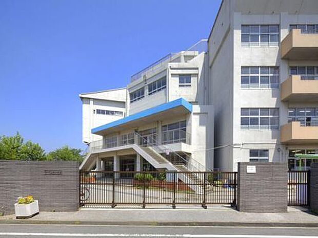 市川市立幸小学校まで650m