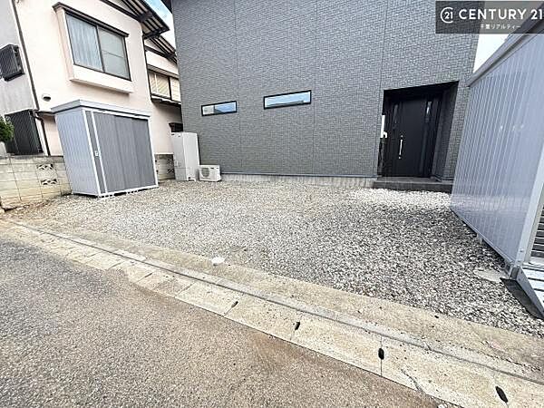 カースペース付きなのでマイカーをお持ちの方も安心ですね！ぜひ現地にてお確かめくださいませ！