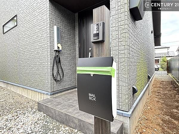 郵便ポスト付きで不在時でも荷物が受け取れてとっても便利！家にいなきゃいけないストレス回避！再配達の手間が省けます！