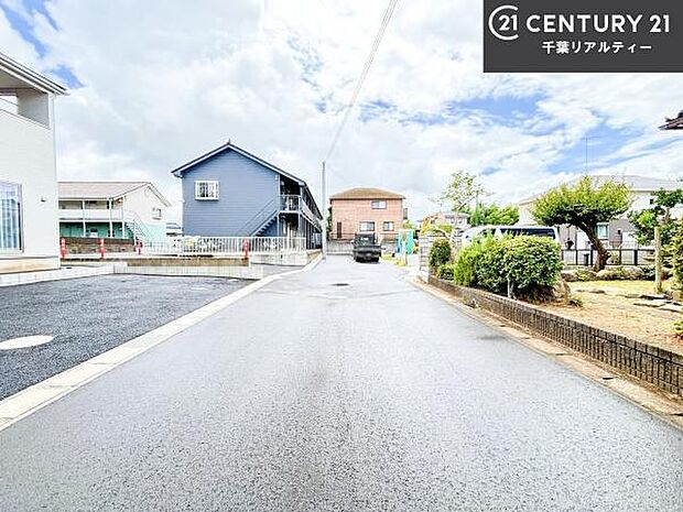 前面道路6m!車庫入れが苦手な方も安心ですね!