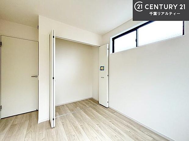 収納が充実しているからこそ、お部屋はいつも広々。掃除や片付けもラクになり、居心地の良い暮らしが続きます。