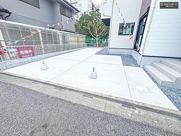 駐車スペースは最大3台分あります!セカンドカーはもちろん、バイクや自転車なども置き場所に困りません。