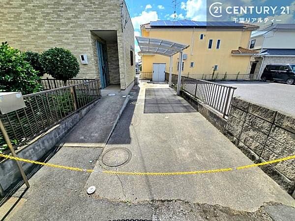 カースペース付きなのでマイカーをお持ちの方も安心ですね！ぜひ現地にてお確かめくださいませ！