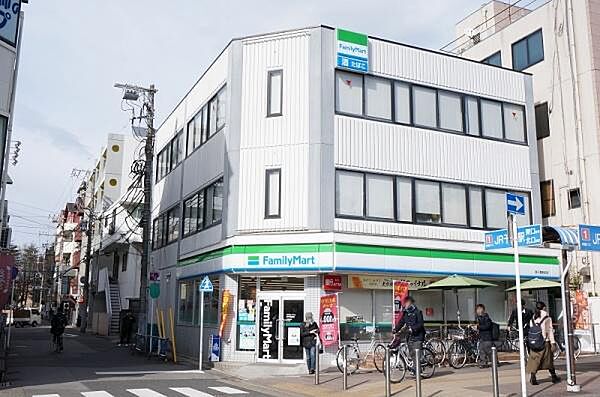 ファミリーマート西千葉駅前店まで150m