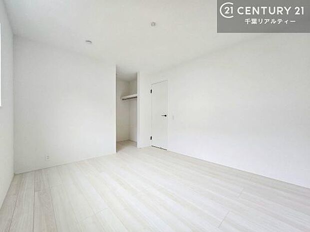 収納が充実しているからこそ、お部屋はいつも広々。掃除や片付けもラクになり、居心地の良い暮らしが続きます。