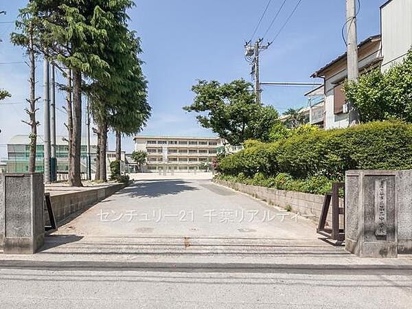 鎌ケ谷市立第二中学校まで700m