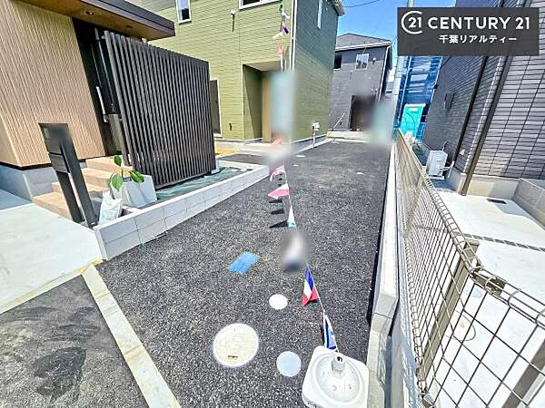 カースペース付きなのでマイカーをお持ちの方も安心ですね！ぜひ現地にてお確かめくださいませ！