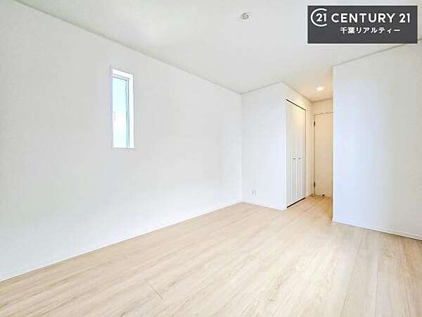 収納が充実しているからこそ、お部屋はいつも広々。掃除や片付けもラクになり、居心地の良い暮らしが続きます。