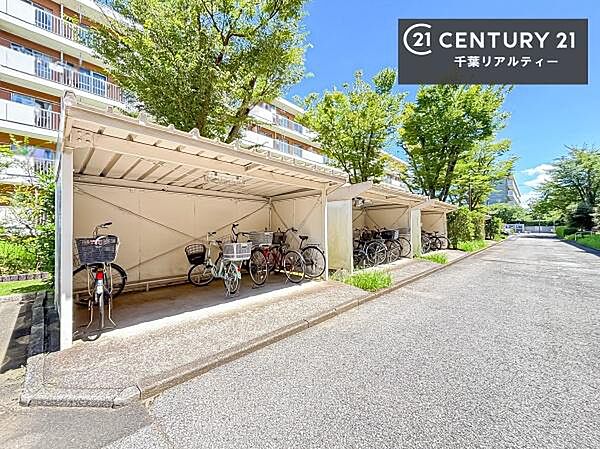 駐輪場は共有です！空き状況に関しては弊社までお気軽にお問い合わせください。